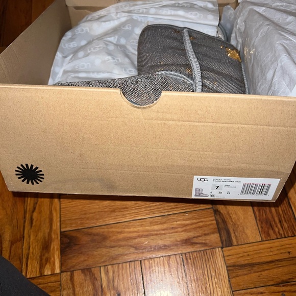 Ugg’s brand new gray sequence - Picture 2 of 2